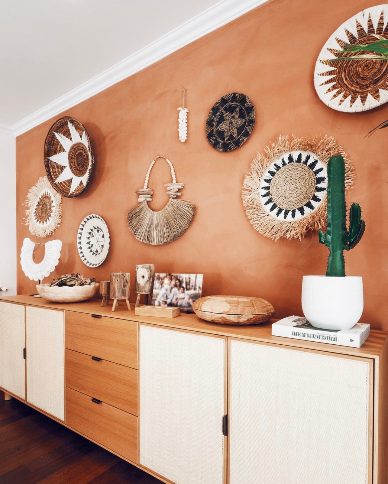 Handmade Prato de Parede Lombok Branco wall decoration, featuring intricate woven rattan design, perfect for boho and tribal decor.