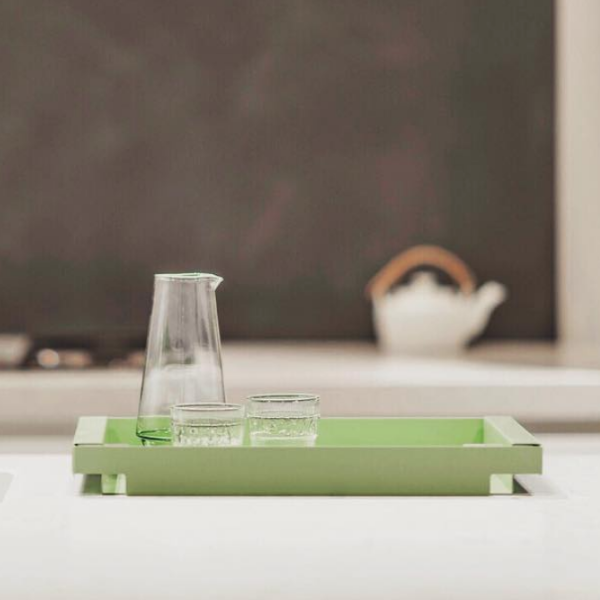 THE DEAN serving tray designed by Peter van de Water, featuring a sleek aluminum design in black or mint green.