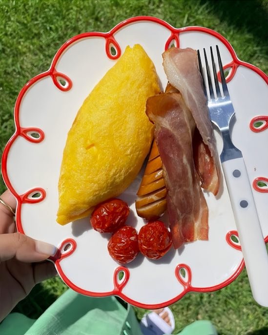 Set of 2 whimsical cloud-shaped ceramic dinner plates, showcasing a playful design perfect for dining.