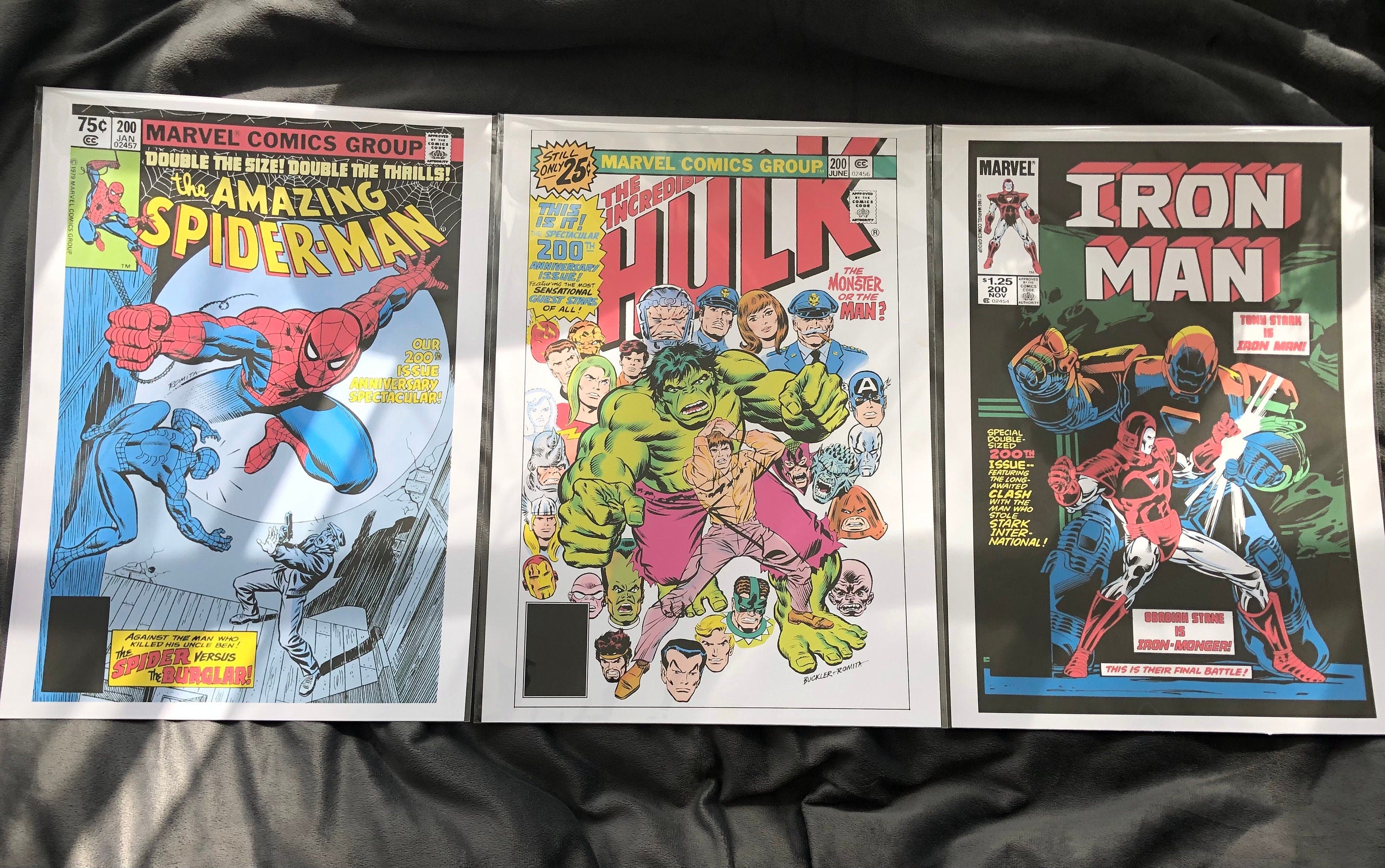 Set of 3 superhero comic cover prints featuring Spider-Man, Hulk, and Iron-Man in vibrant colors.