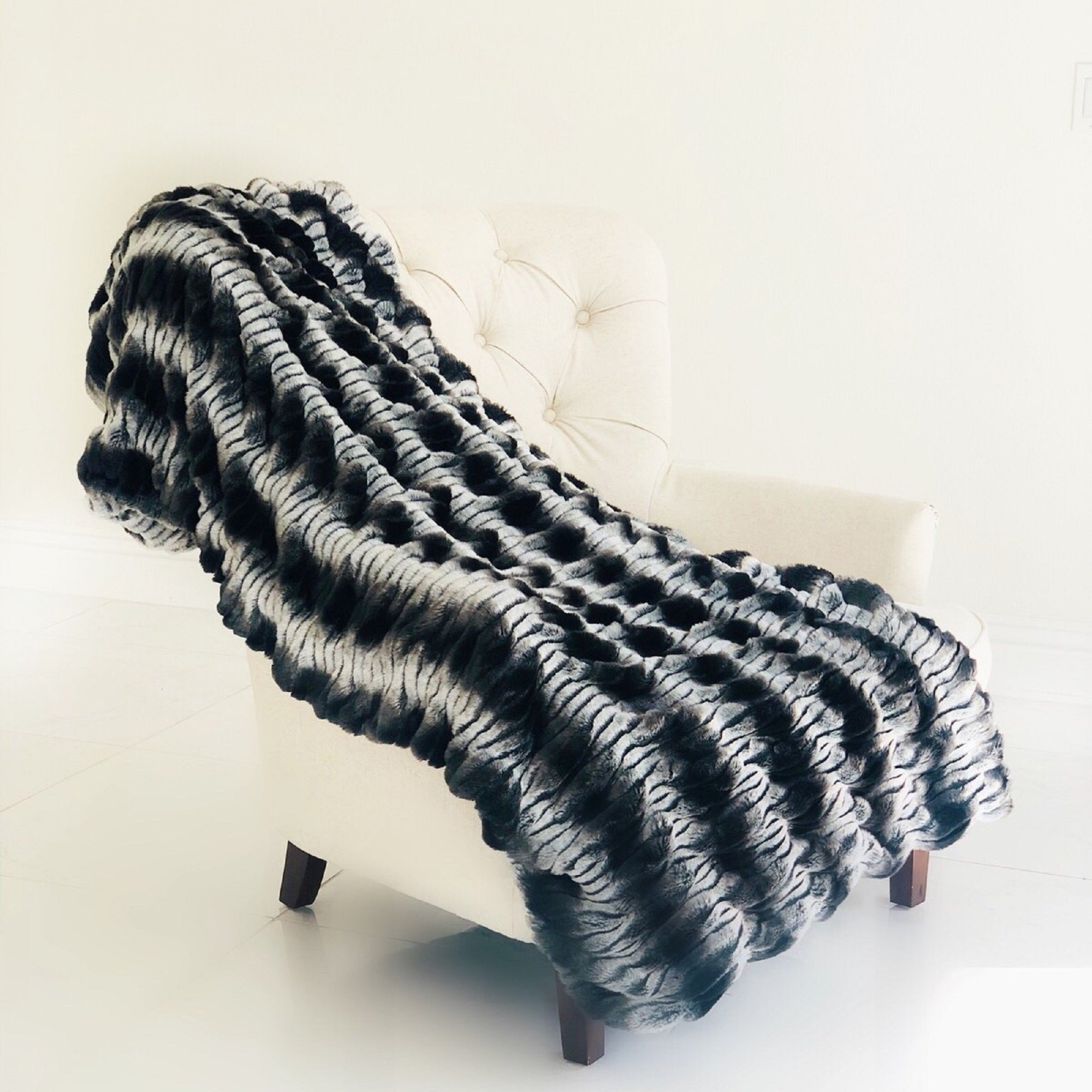 Tissavel Char-pei Gray and Black Chinchilla Faux Fur Luxury Throw showcasing its plush texture and elegant design.