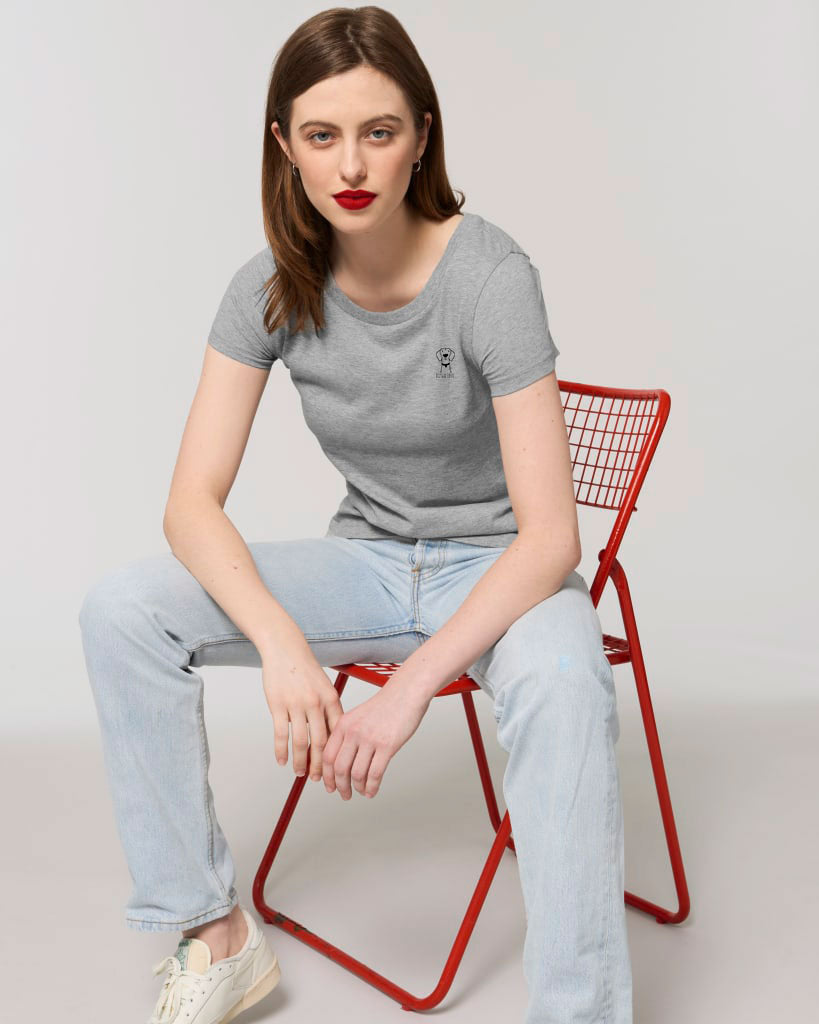 A stylish eco-friendly Jazzer T-shirt for Vizsla lovers, made from 100% organic cotton with a customizable design.