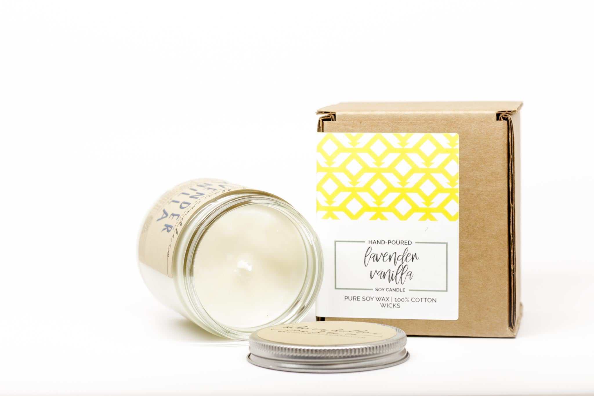 World's Best Sister Candle made from 100% all-natural soy wax, elegantly presented in a gift box with a personalized lid.