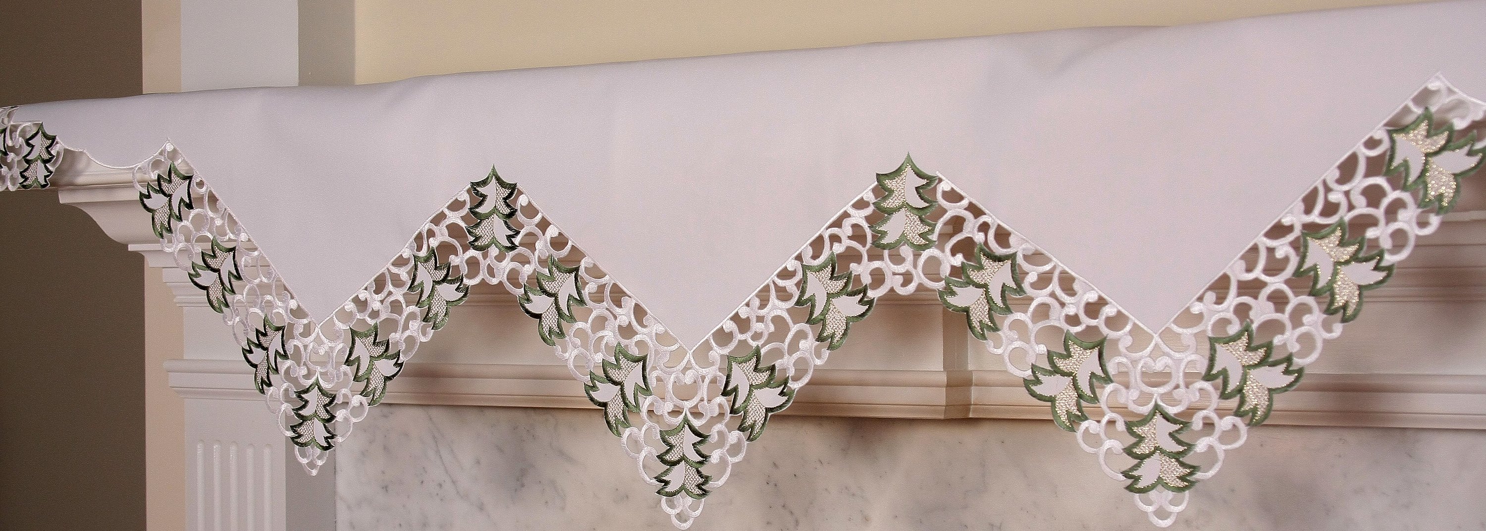 XD110708 Tannenbaum Mantel Scarf featuring intricate Christmas tree embroidery on a crisp white background, perfect for holiday decor.