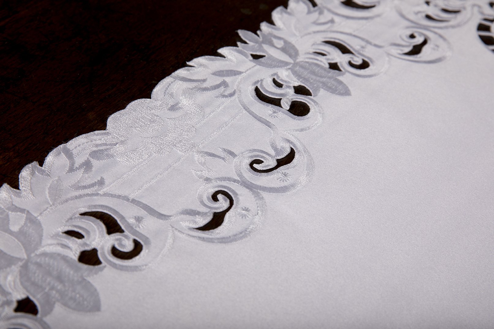 Elegant XD17101 Garden Trellis Table Runner with scalloped edges and floral embroidery in white or ivory.