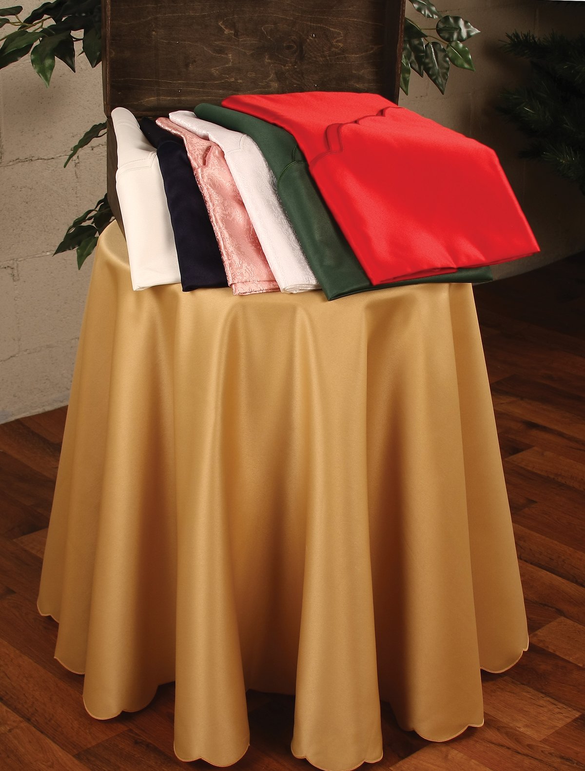 XD20008 Samantha Tablecloth in various colors with scalloped trim, showcasing its elegant design and high-quality fabric.