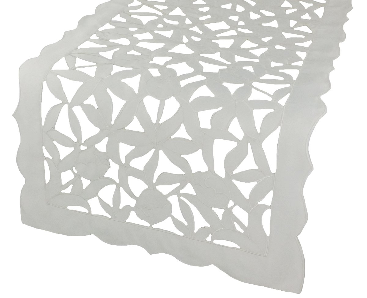 XD40030 Tulip Bouquet Table Runner featuring vibrant embroidered tulips on a poliviscose fabric, perfect for spring and summer dining decor.