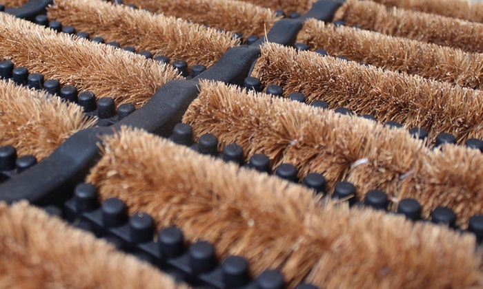 Zwei Tuffscrape Fußmatten aus Gummi und Kokosfaser, 40 x 60 cm, ideal für die Schmutzentfernung von Schuhen im Außenbereich.