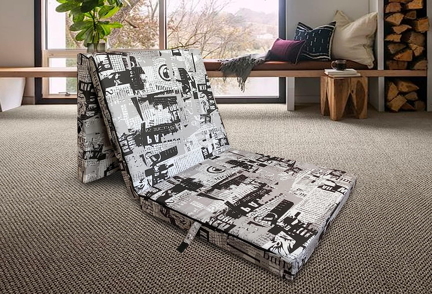 Faltbare Matratze 3-teilig in aufgeklapptem Zustand, ideal für Reisen und als Gästebett, mit abnehmbarem Bezug und 8 cm dickem Schaumstoffkern.