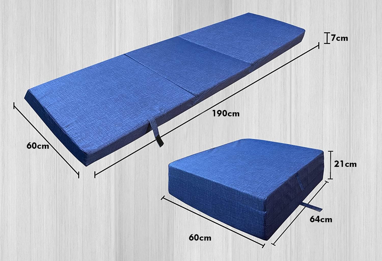 Faltbare Matratze 3-teilig in aufgeklapptem Zustand, ideal für Reisen und als Gästebett, mit abnehmbarem Bezug und 8 cm dickem Schaumstoffkern.