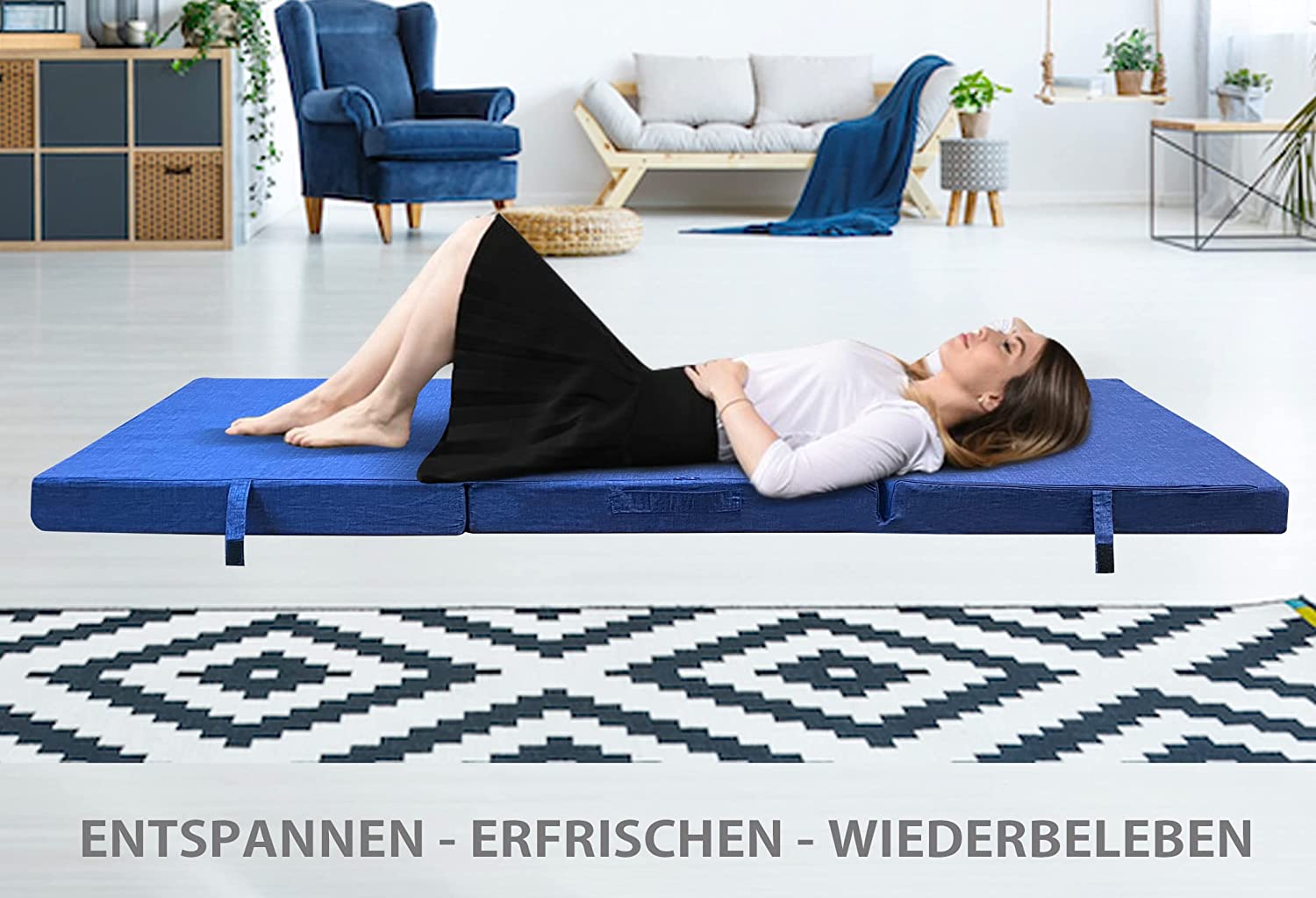 Faltbare Matratze 3-teilig in aufgeklapptem Zustand, ideal für Reisen und als Gästebett, mit abnehmbarem Bezug und 8 cm dickem Schaumstoffkern.