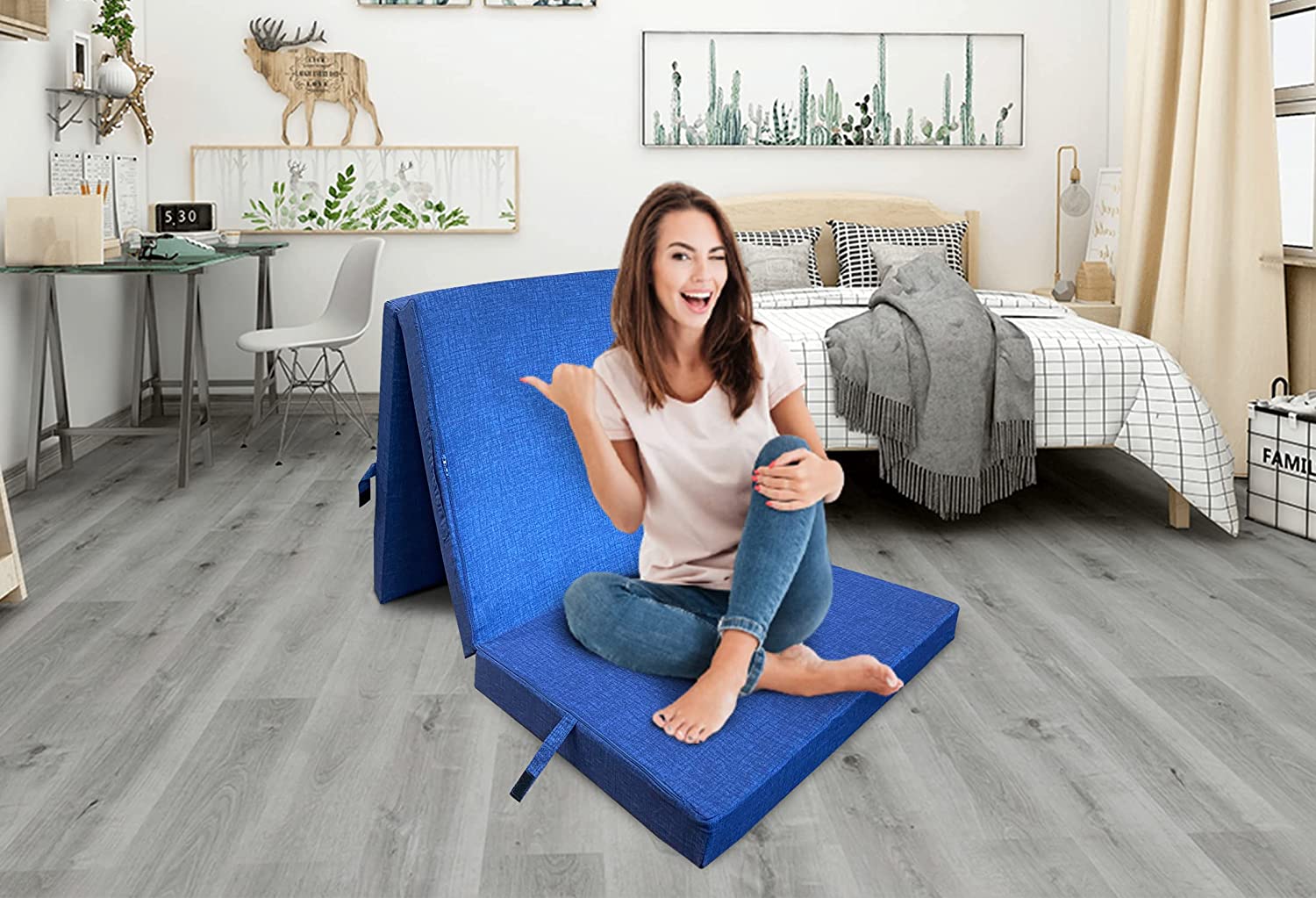 Faltbare Matratze 3-teilig in aufgeklapptem Zustand, ideal für Reisen und als Gästebett, mit abnehmbarem Bezug und 8 cm dickem Schaumstoffkern.