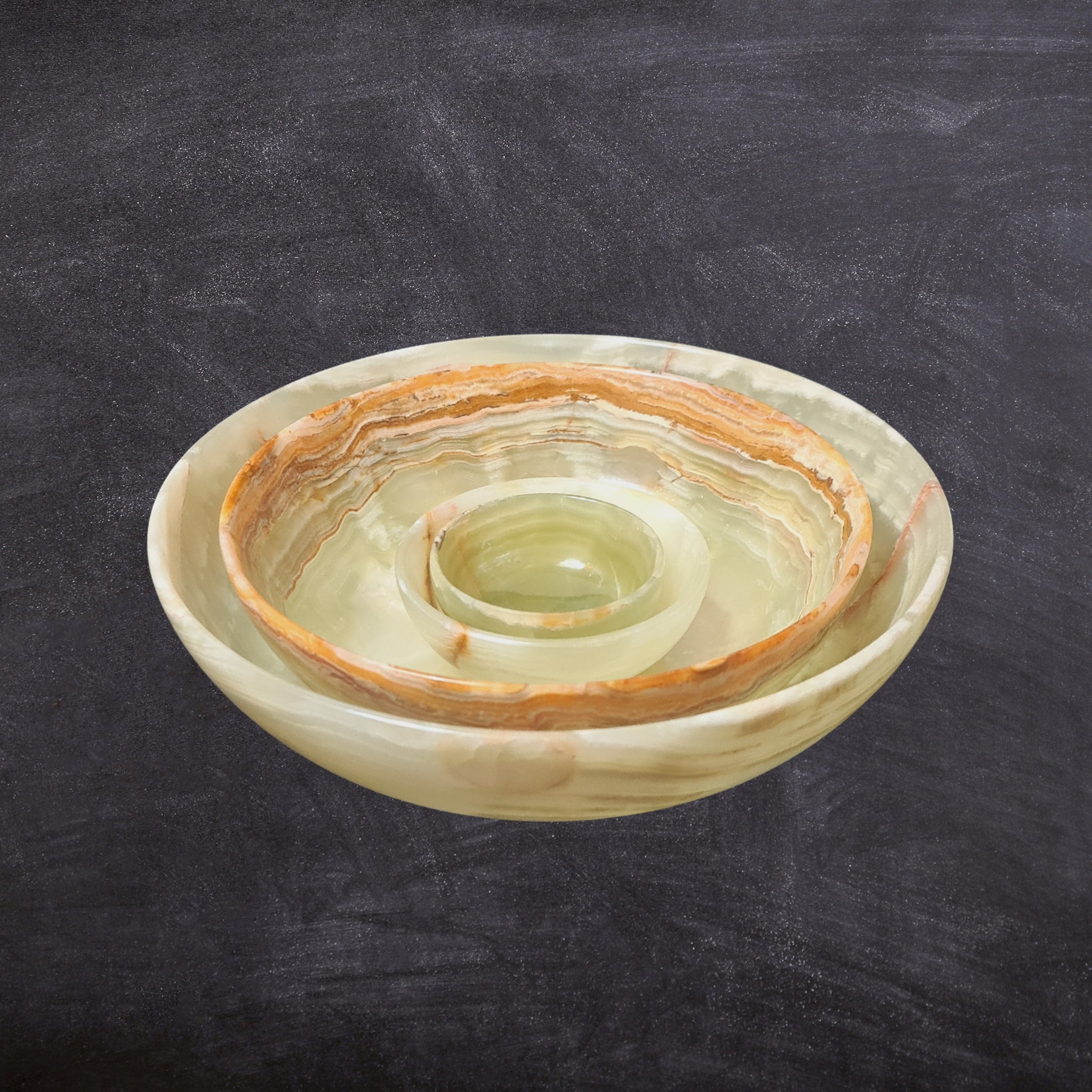 Elegante Onyx Kristall Schale aus Himalaya Onyx, handgefertigt mit einzigartigen Mustern und polierter Oberfläche, ideal für Schmuck oder Dekoration.