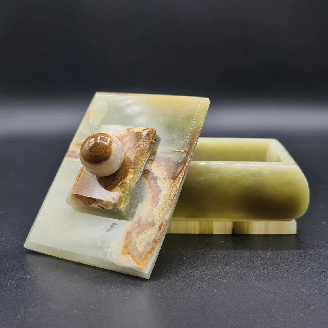 Elegantes Onyx Kristall Schmuckkästchen aus Himalaya Onyx, handgefertigt mit polierter Oberfläche, ideal für Schmuckaufbewahrung.