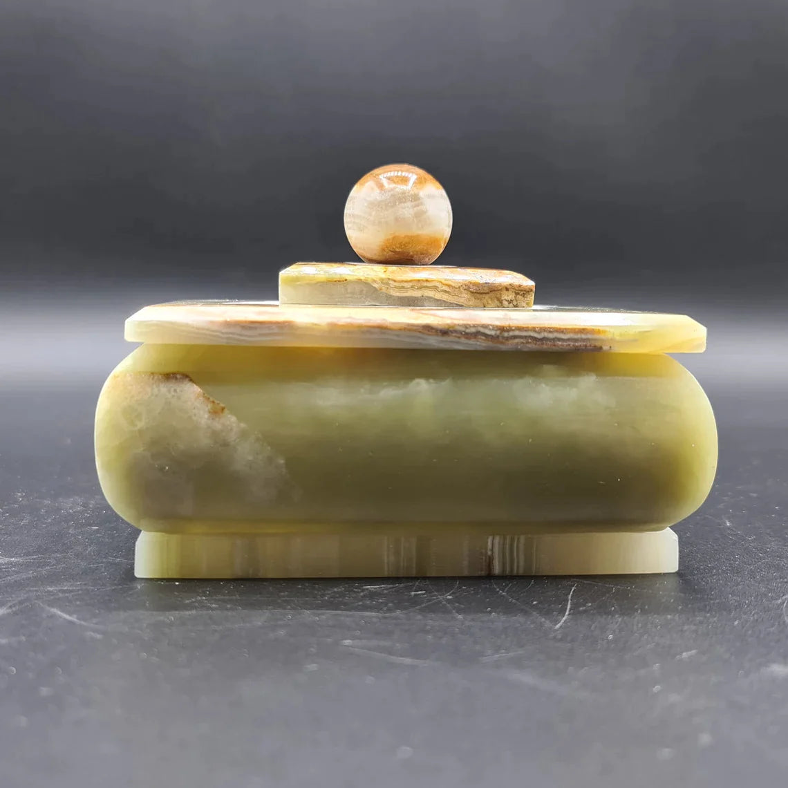 Elegantes Onyx Kristall Schmuckkästchen aus Himalaya Onyx, handgefertigt mit polierter Oberfläche, ideal für Schmuckaufbewahrung.