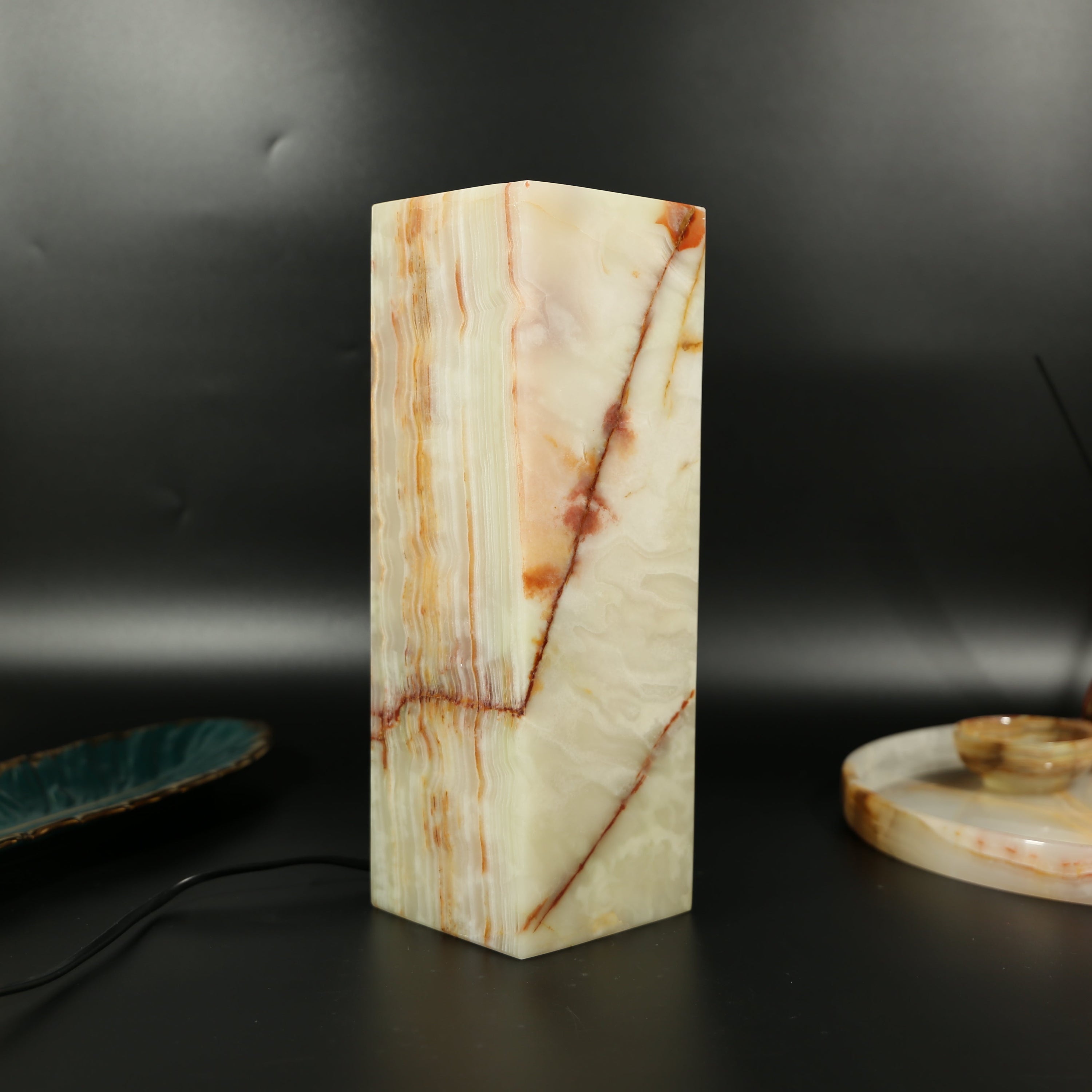 Onyx Würfel Turmlampe 12 Zoll, elegant und beruhigend, strahlt sanftes Licht aus.