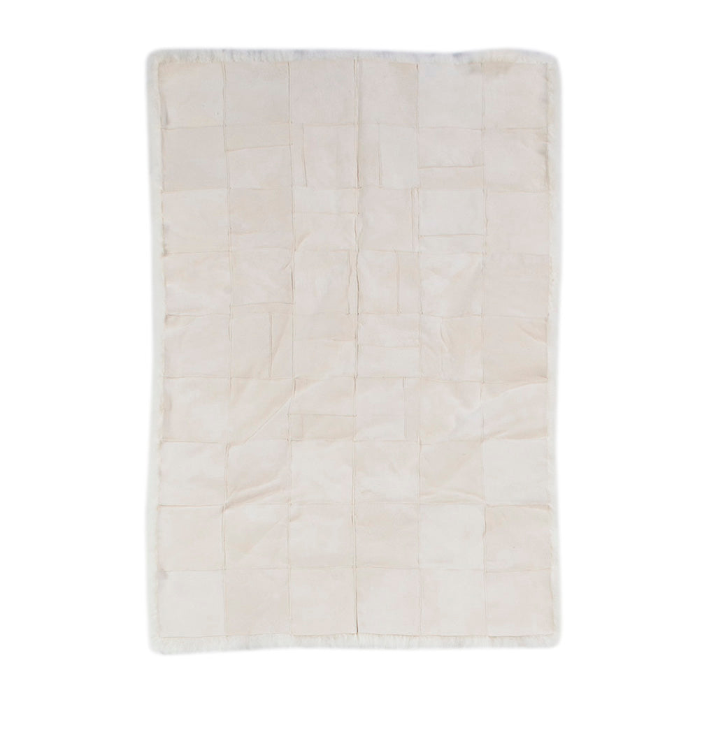 Schapenvacht IJslands kleed in natuurlijk wit, 120 x 180 cm, met volle en wollige uitstraling, perfect voor decoratie en comfort.