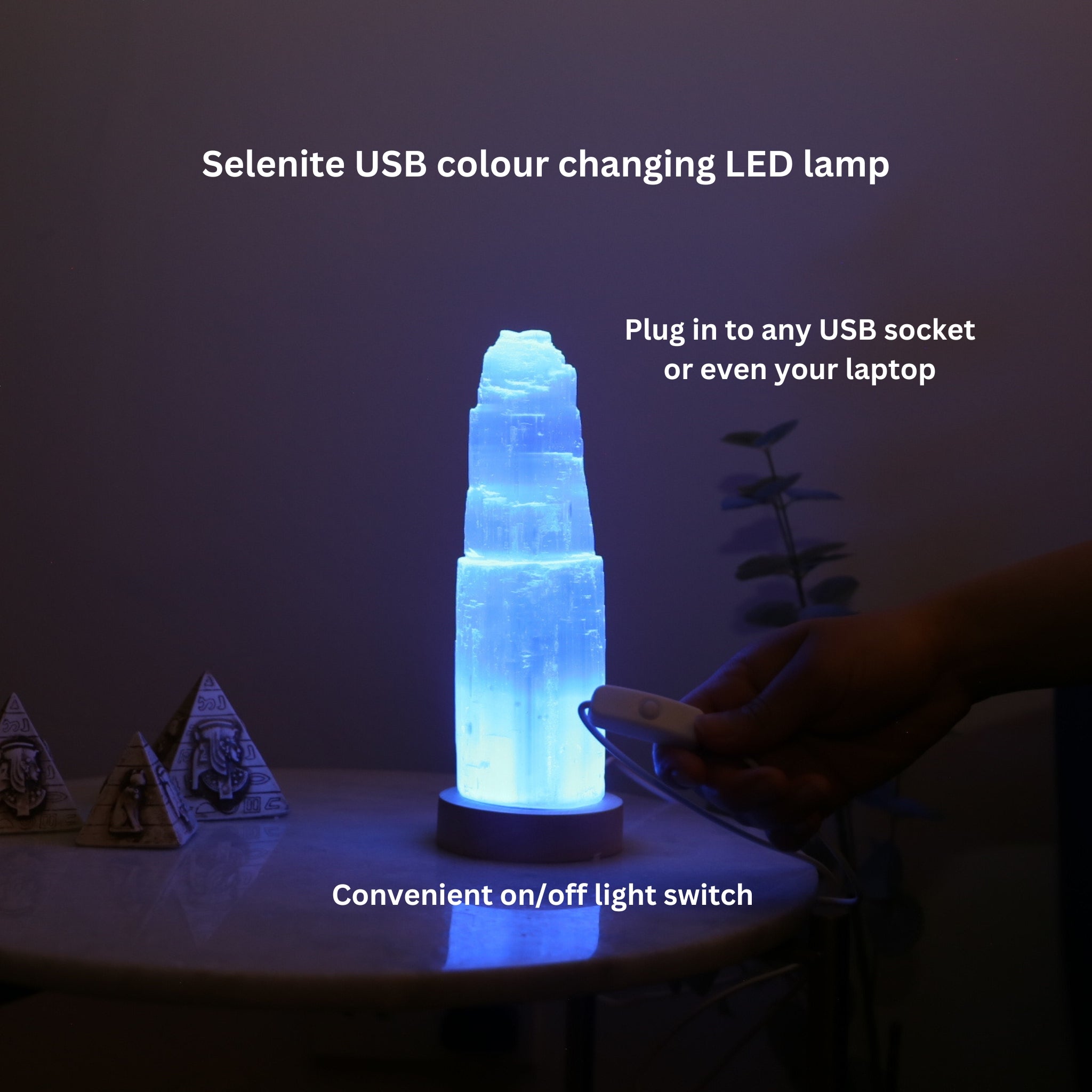 Selenite USB Lampe in Bergform, 20cm hoch, leuchtet in 5 Farben, handgefertigt aus Selenit.