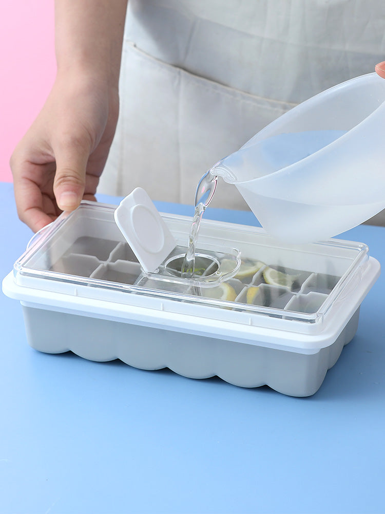 18-grid transparent ice-making hole cover with silicone base, designed to prevent odors and spillage, featuring easy water filling and stackable design.