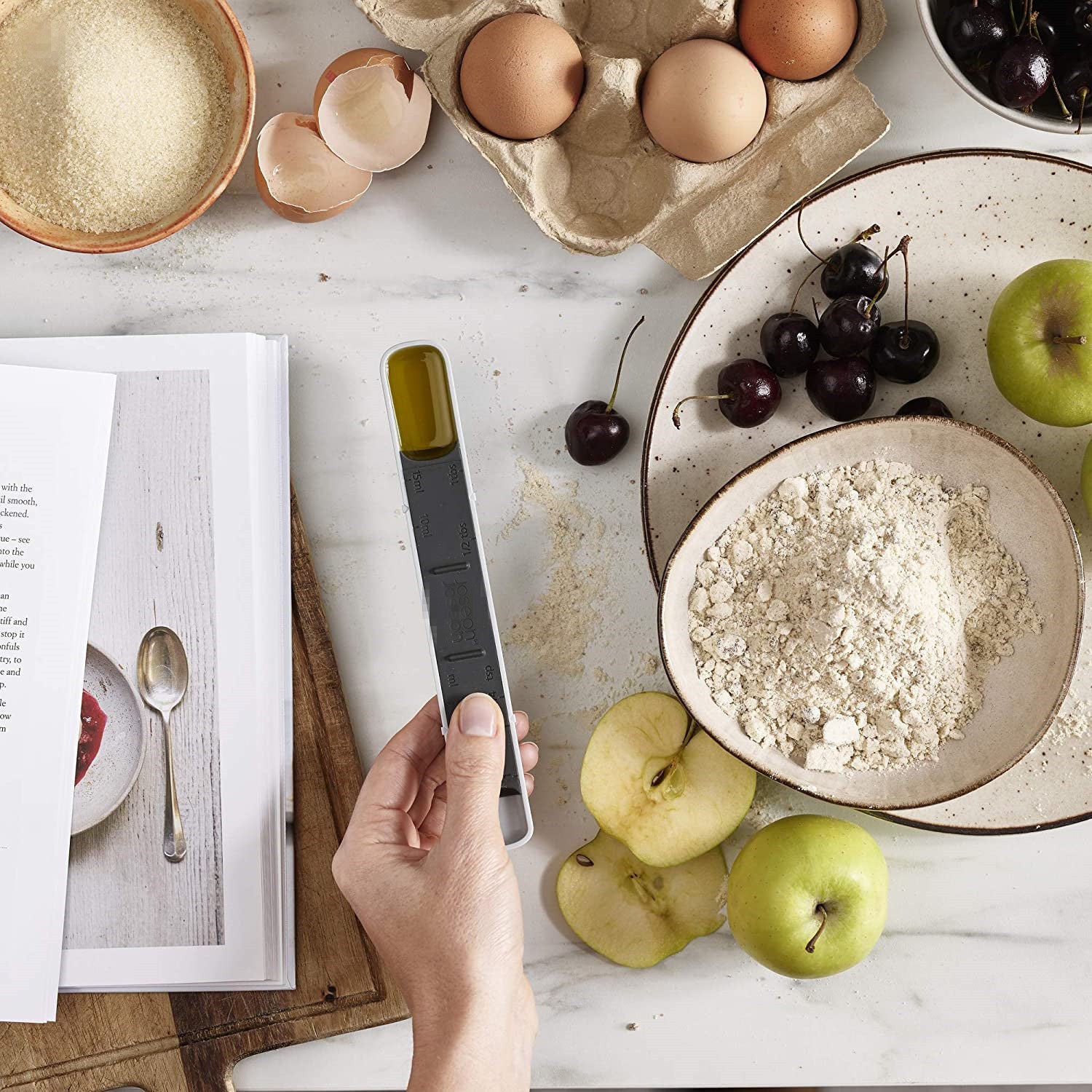 Kitchen Household 12 Speed Adjustable Measuring Spoon with scale, featuring a smooth surface and printed capacity markings.