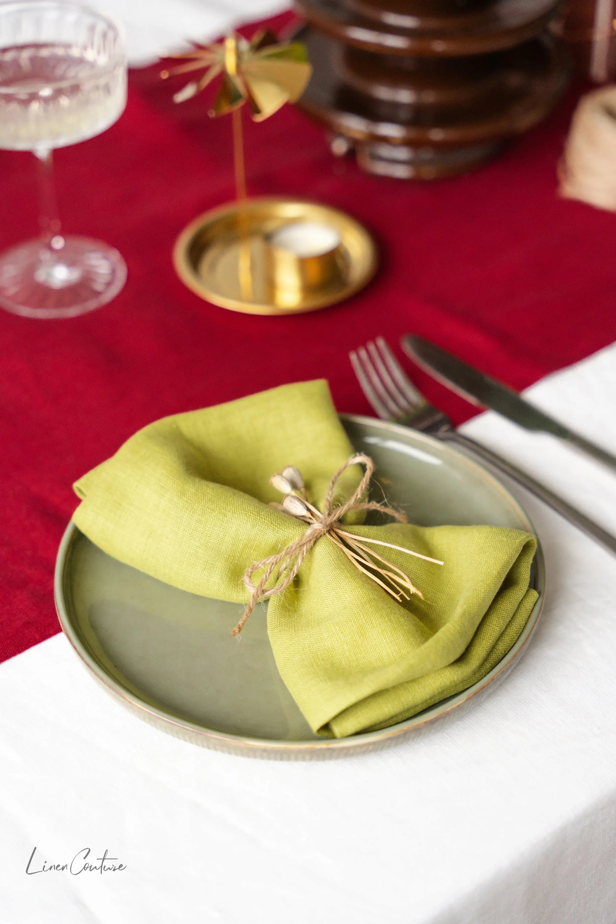 Light Grey linen napkins set, handcrafted from 100% stonewashed linen, featuring a decorative hem and a soft, luxurious texture.
