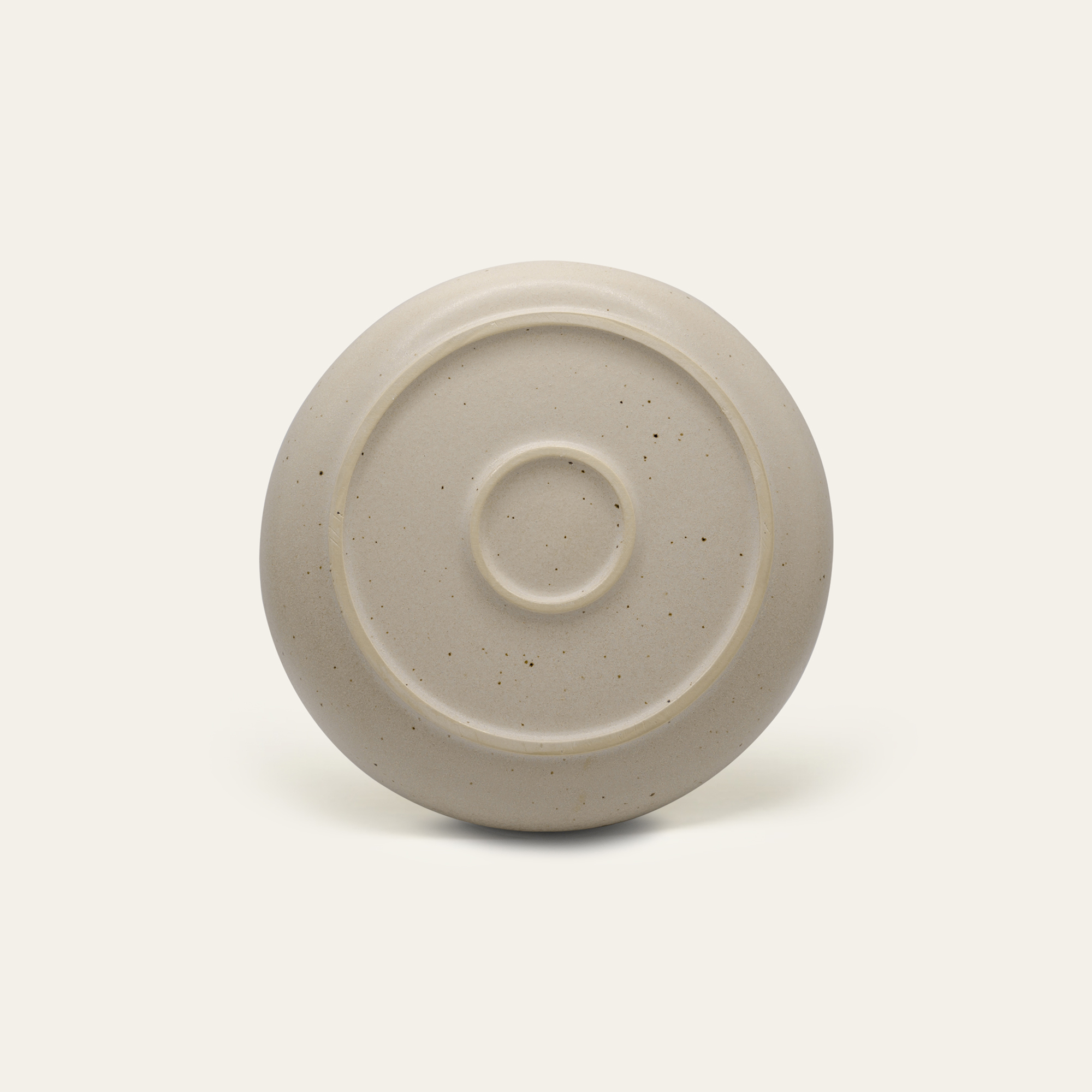 Schale Eelina in Cappuccino Beige aus robustem Steingut, handgefertigt mit rustikalem Design und glänzender Innenseite.