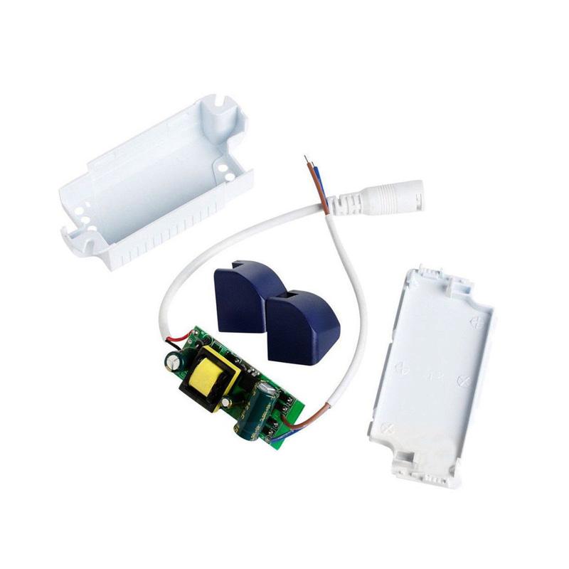 8-12W LED Driver DC 24-42V with compact design, suitable for MR16, MR11, and G4 applications, showcasing its technical specifications.