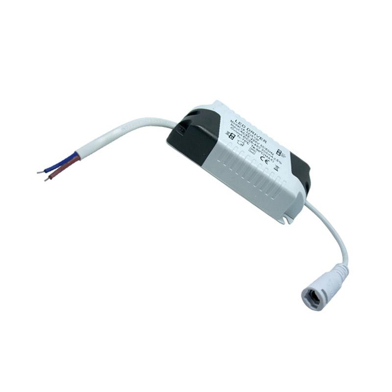 8-12W LED Driver DC 24-42V with compact design, suitable for MR16, MR11, and G4 applications, showcasing its technical specifications.