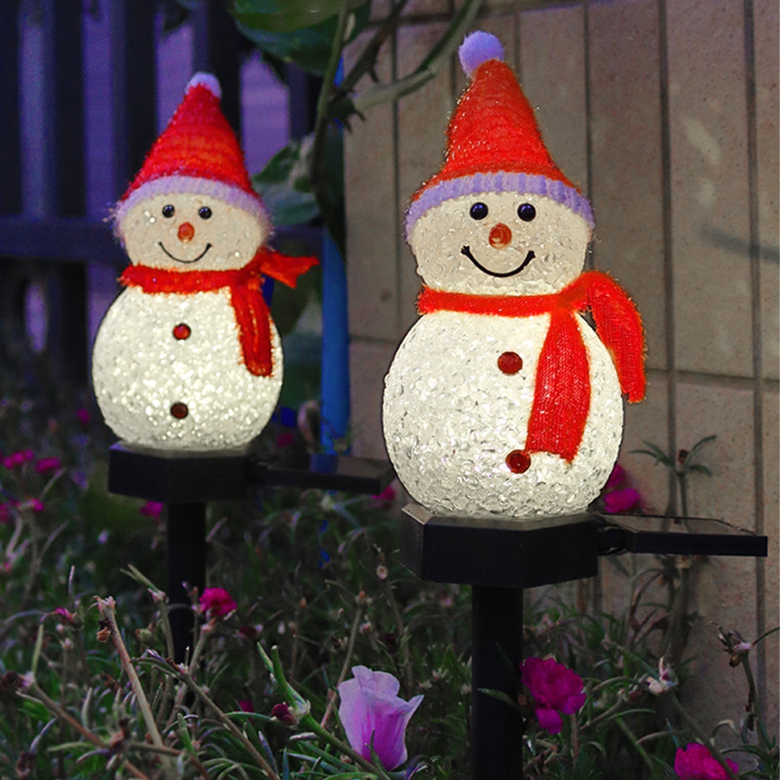 A charming solar-powered snowman decoration light for outdoor use, featuring a cute design and vibrant red color, perfect for festive occasions.
