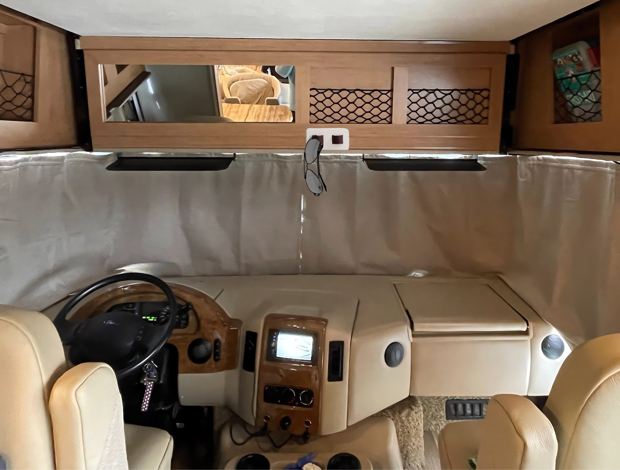 Wood eyeglasses holder mounted on a wall, featuring bamboo base and leather straps, elegantly organizing sunglasses and eyeglasses.