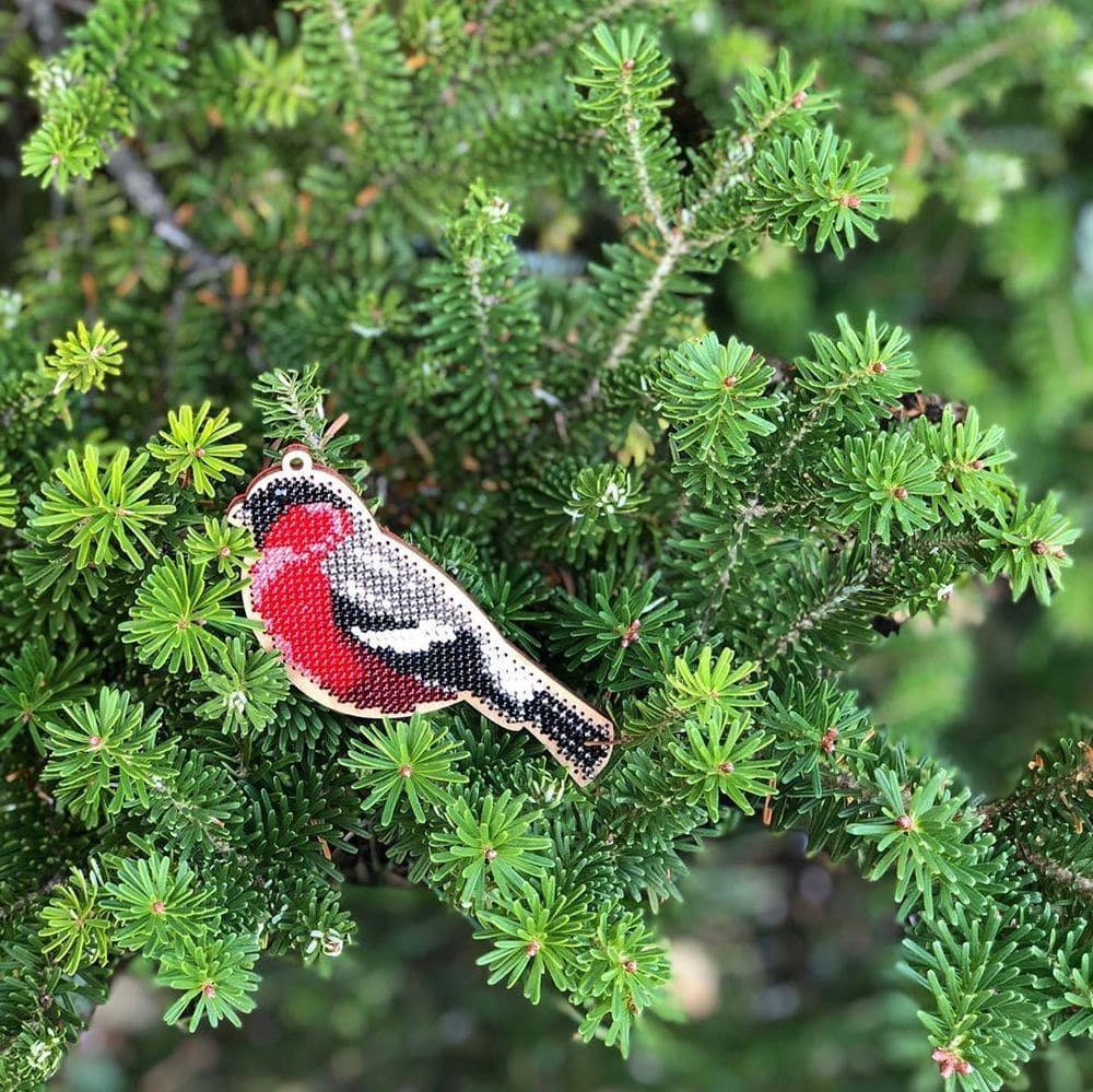 Bead embroidery kit FLK-217 featuring colorful beads, plywood blank, and crafting materials in a gift box.