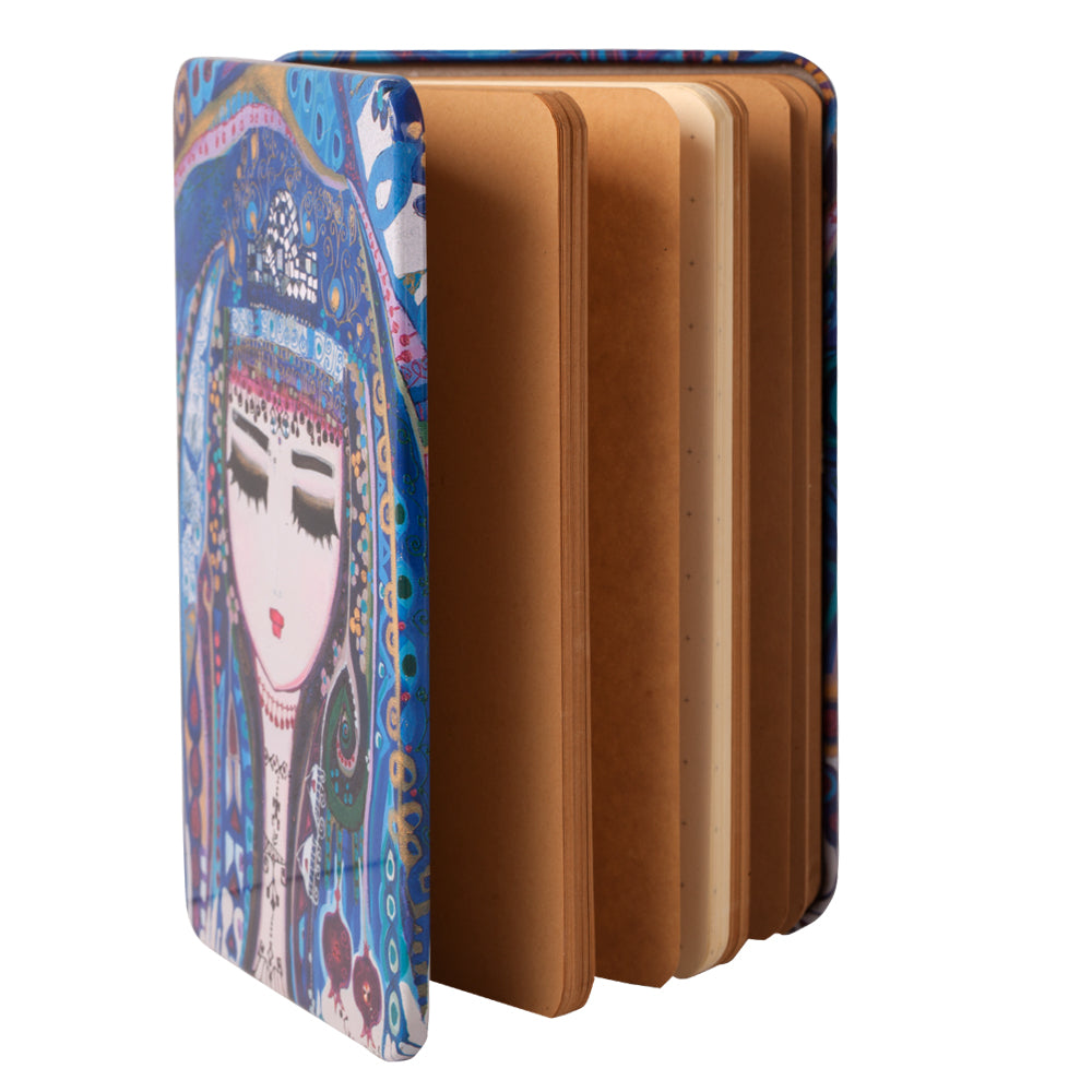 Biggdesign Notizbuch mit Hardcover, gestreiften Blättern und buntem Design, ideal für Notizen und Planung.