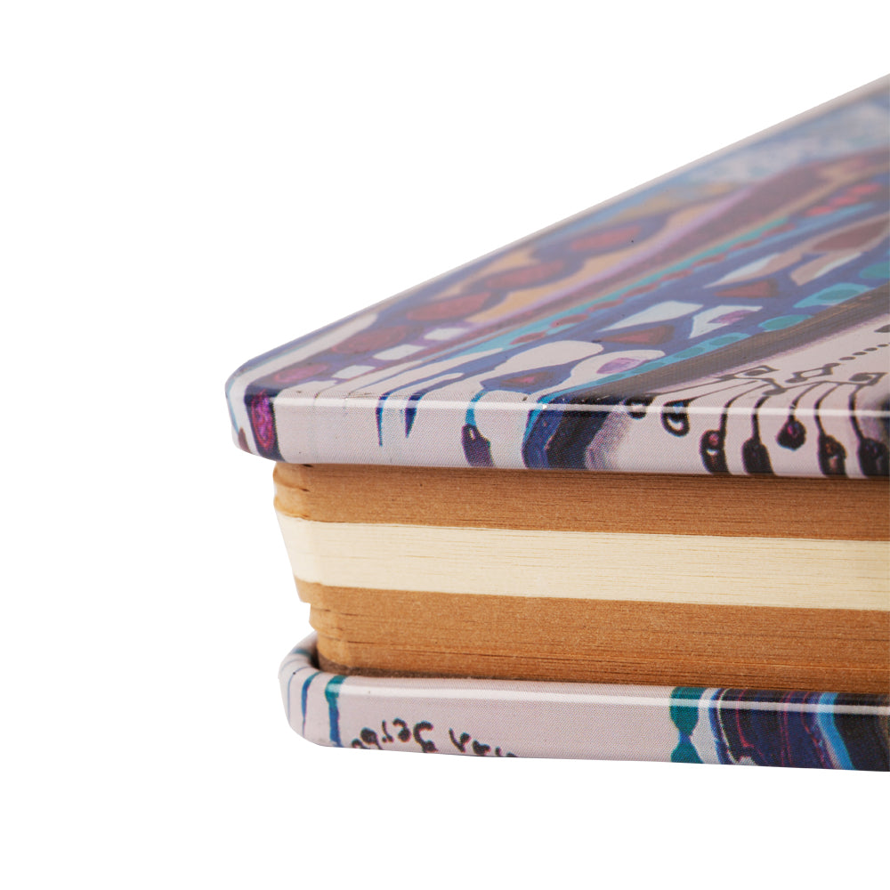 Biggdesign Notizbuch mit Hardcover, gestreiften Blättern und buntem Design, ideal für Notizen und Planung.