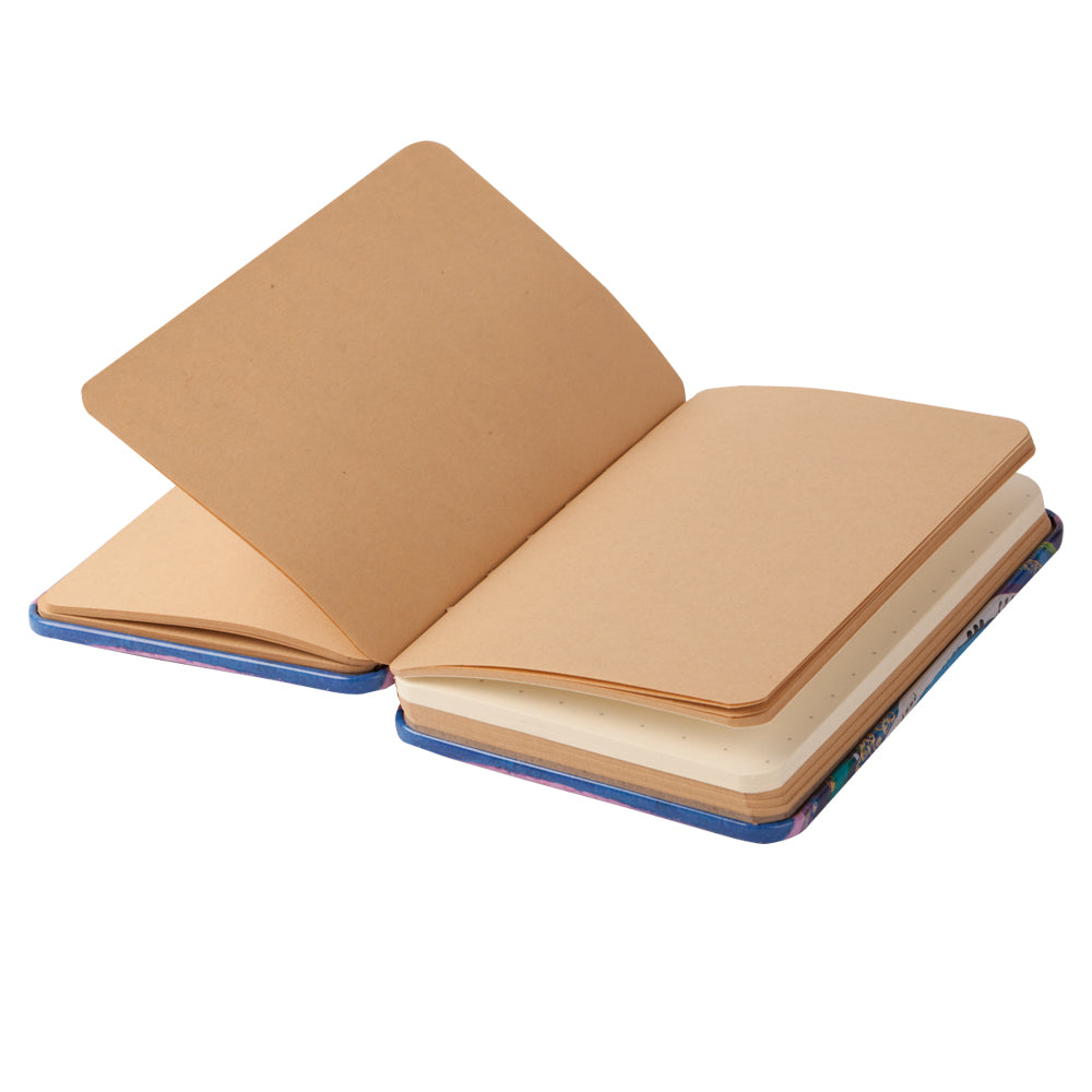 Biggdesign Notizbuch mit buntem Hardcover-Design und gestreiften Blättern, ideal für Notizen und Planung.