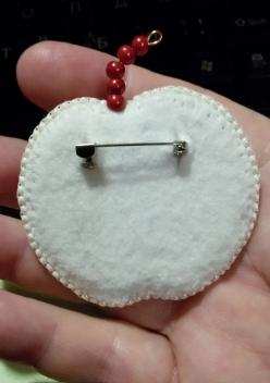 BP-188C Beadwork kit featuring a red apple design with various beads and crafting materials.