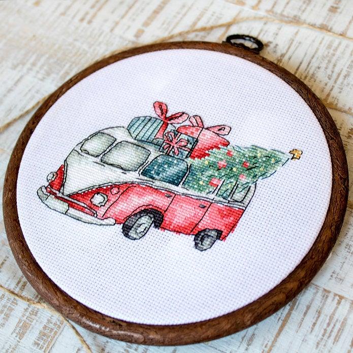 Counted Cross Stitch Kit featuring Christmas Retro Cars with colorful threads and canvas, perfect for holiday crafting.