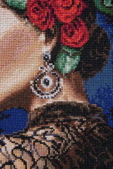Counted Cross Stitch Kit Muse L8029 featuring Aida canvas, 52 Anchor colors, needle, and instructions.
