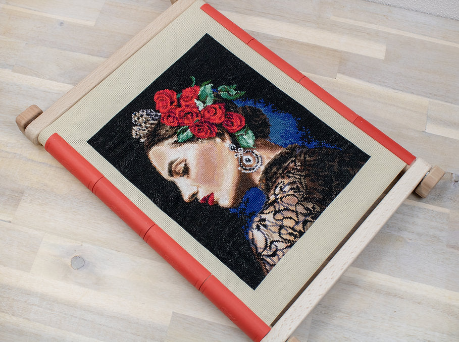 Counted Cross Stitch Kit Muse L8029 featuring Aida canvas, 52 Anchor colors, needle, and instructions.
