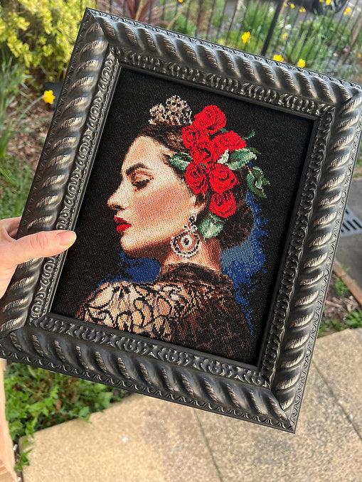 Counted Cross Stitch Kit Muse L8029 featuring Aida canvas, 52 Anchor colors, needle, and instructions.