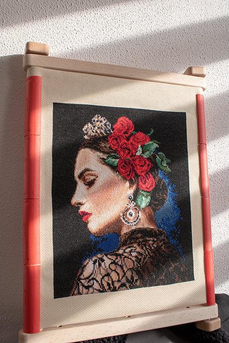 Counted Cross Stitch Kit Muse L8029 featuring Aida canvas, 52 Anchor colors, needle, and instructions.