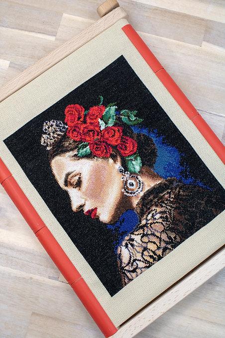 Counted Cross Stitch Kit Muse L8029 featuring Aida canvas, 52 Anchor colors, needle, and instructions.