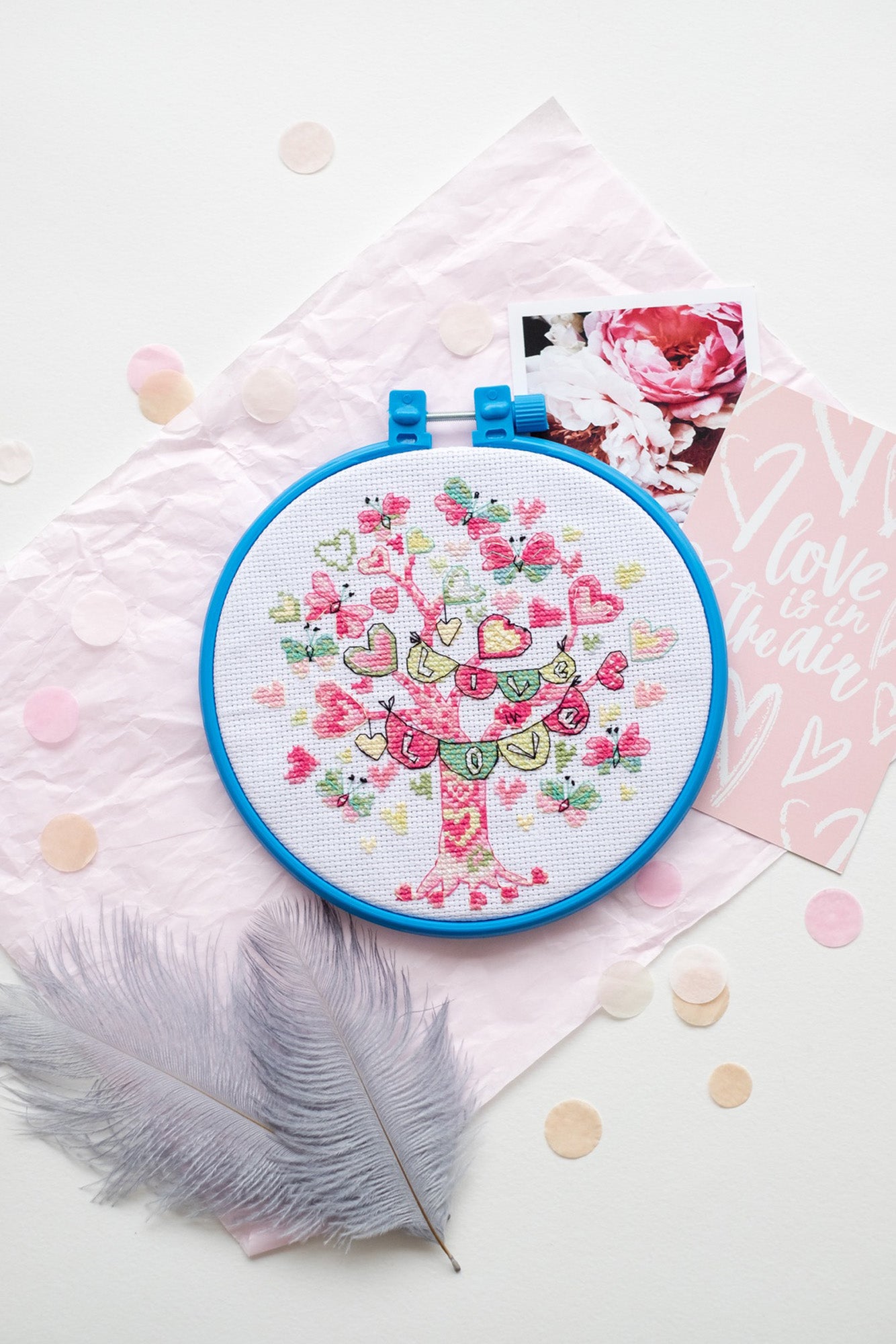 Cross-stitch kit Blooms AHM-013 featuring cotton canvas, colorful floss, and symbol scheme for easy stitching.