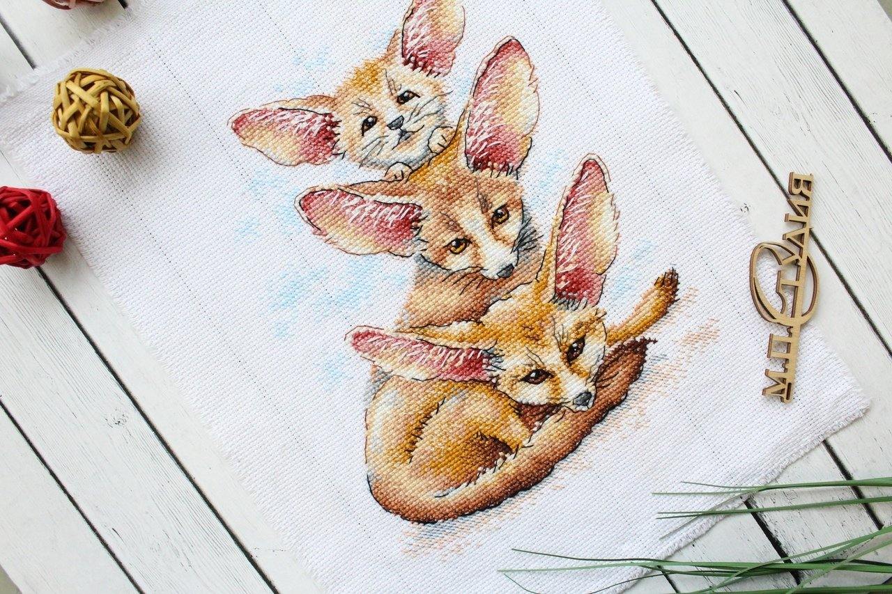 Fennec Fox Family SM-509 Counted Cross Stitch Kit with colorful threads and AIDA canvas.