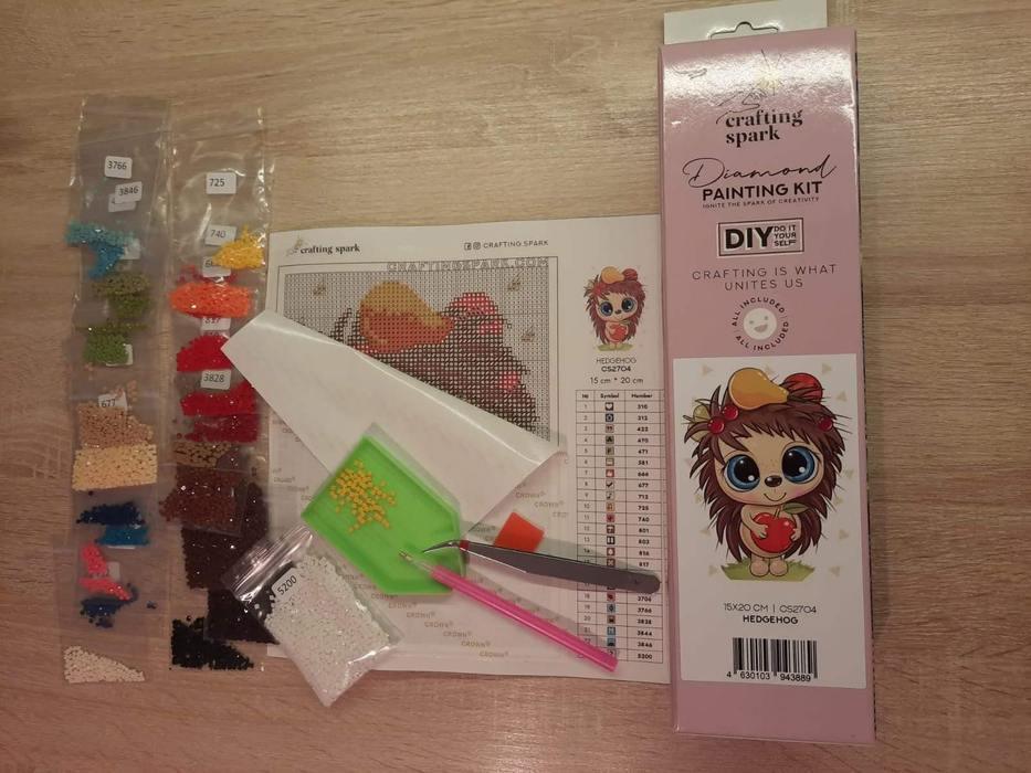 Grace CS273 Crafting Spark Diamond Painting Kit with square acrylic diamonds and self-adhesive canvas.