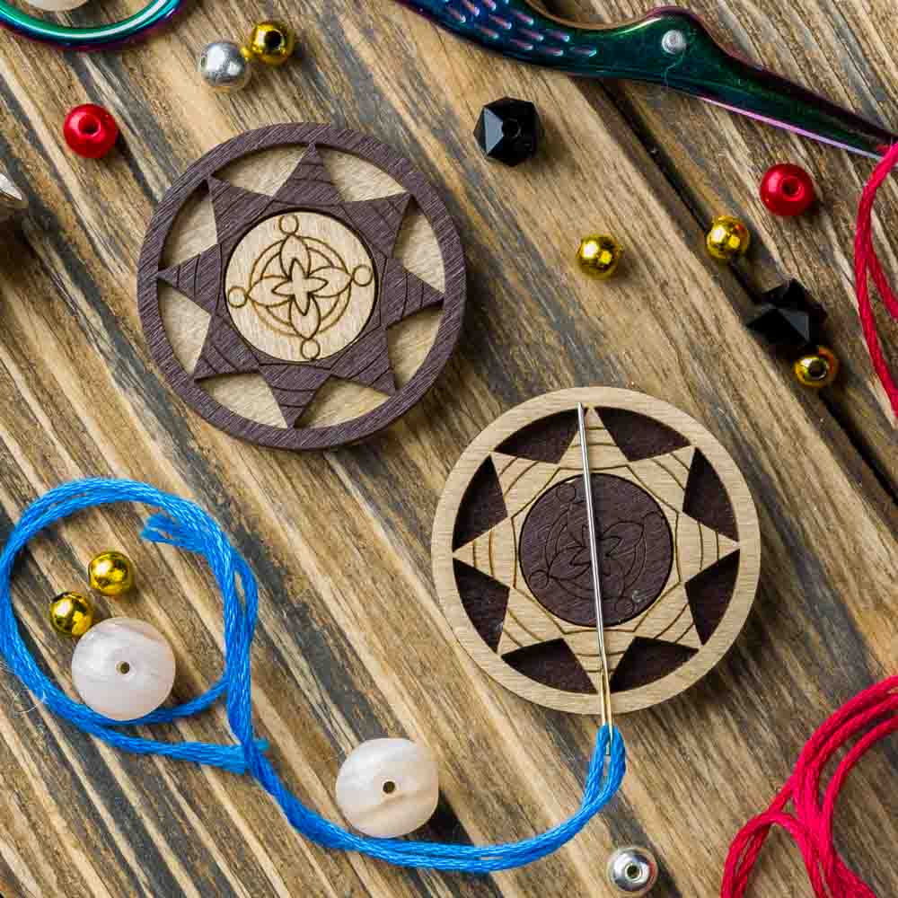 Magnetic double-sided needle holder FLMH-035(W) with strong neodymium magnets, elegantly designed for embroidery enthusiasts.