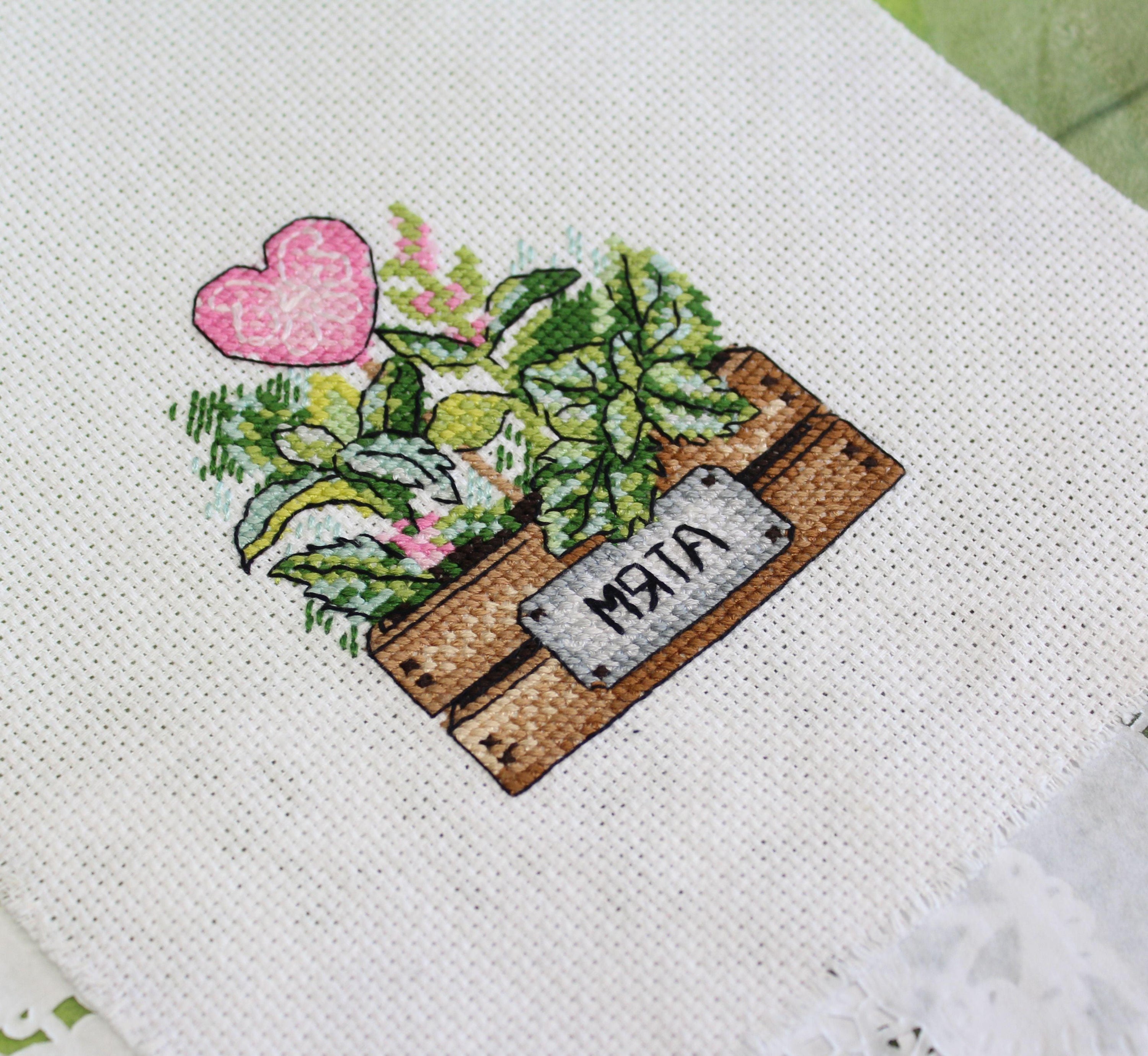 Mint SM-637 Counted Cross Stitch Kit featuring white Aida canvas, 16 cotton threads, and a black and white chart.