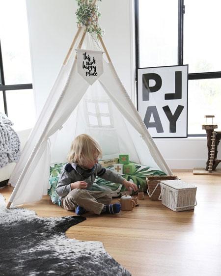 Play (Noir) print featuring stylish design for children's decor, showcasing high-quality printing and vibrant colors.