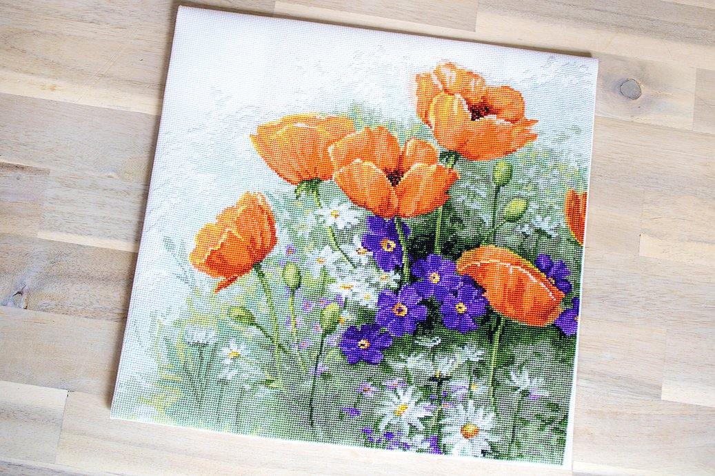 Poppies B2368L Counted Cross-Stitch Kit featuring vibrant colors and Aida canvas.