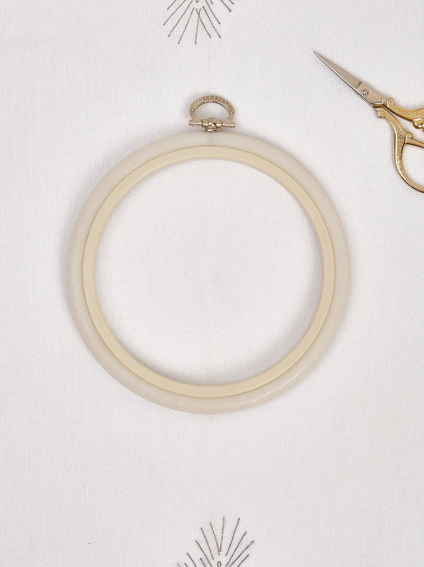 Nurge 230-2 Flexi Hoop in white, 13.5cm round design with rubberized wood-grained outer and decorative hook for hanging.