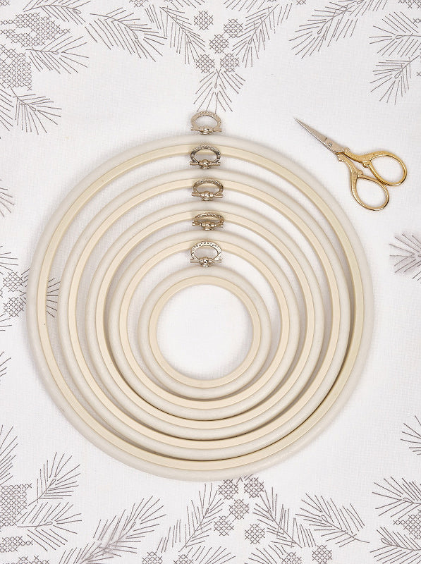 Nurge 230-2 Flexi Hoop in white, 13.5cm round design with rubberized wood-grained outer and decorative hook for hanging.